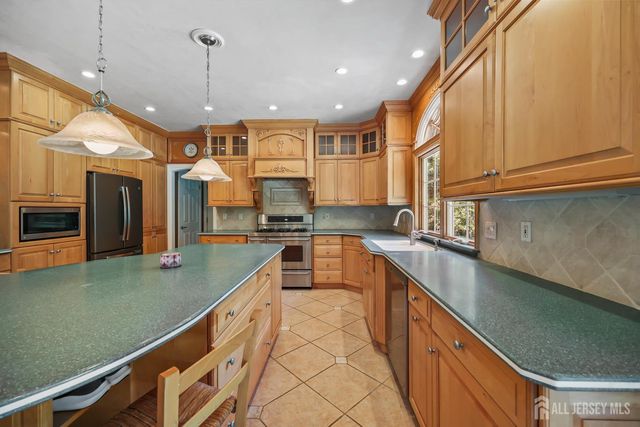 2 Verdi Road, Monroe, NJ 08831