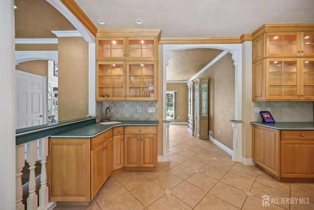 2 Verdi Road, Monroe, NJ 08831