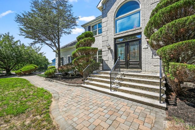 2 Verdi Road, Monroe, NJ 08831