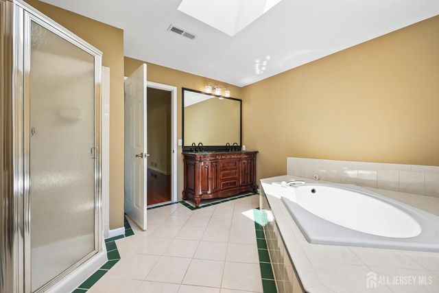 2 Verdi Road, Monroe, NJ 08831
