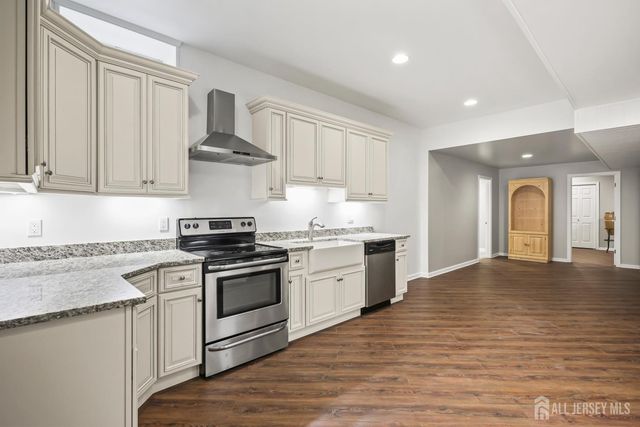 2 Verdi Road, Monroe, NJ 08831