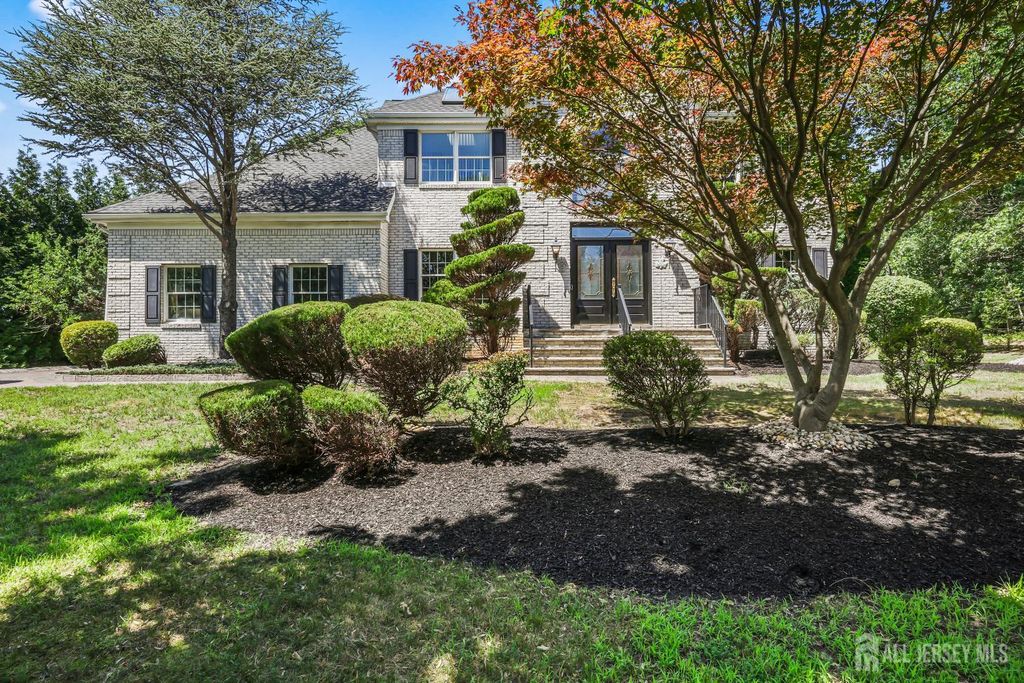 2 Verdi Road, Monroe, NJ 08831