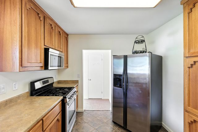 965 W BOSQUE Loop, Bosque Farms, NM 87068