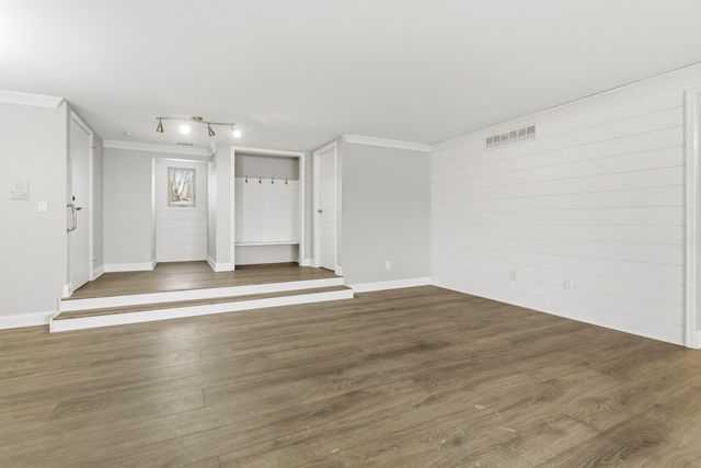 2545 E Lakeshore Drive A71, Crown Point, IN 46307