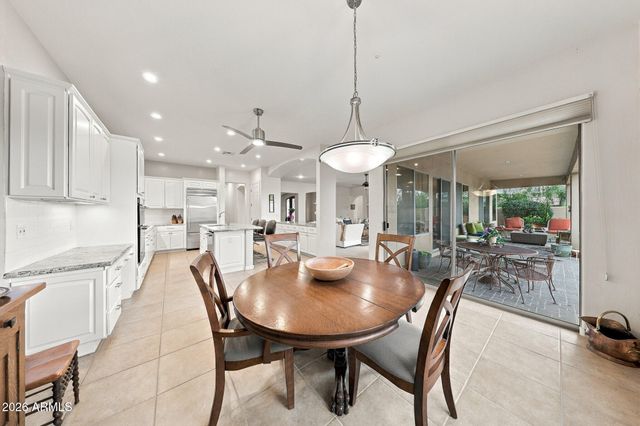11378 E CAVEDALE Drive E, Scottsdale, AZ 85262