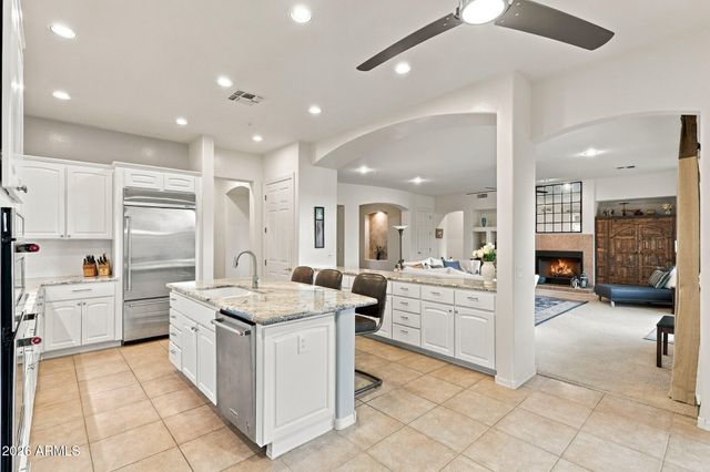 11378 E CAVEDALE Drive E, Scottsdale, AZ 85262