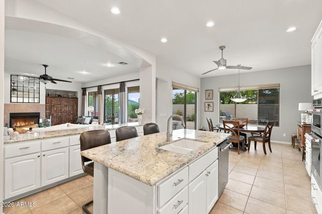 11378 E CAVEDALE Drive E, Scottsdale, AZ 85262