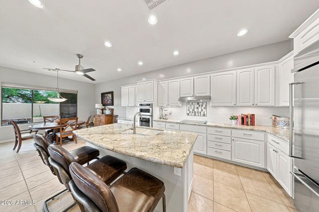 11378 E CAVEDALE Drive E, Scottsdale, AZ 85262