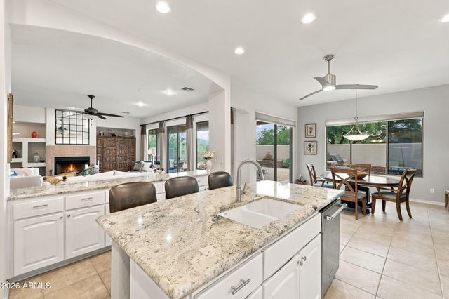 11378 E CAVEDALE Drive E, Scottsdale, AZ 85262