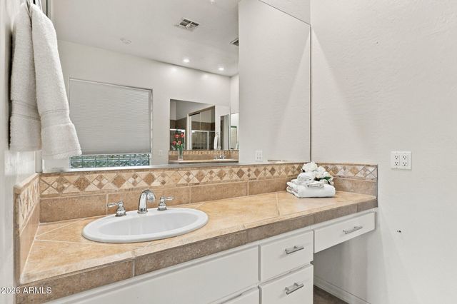 11378 E CAVEDALE Drive E, Scottsdale, AZ 85262