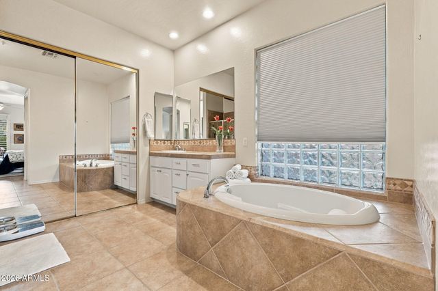 11378 E CAVEDALE Drive E, Scottsdale, AZ 85262