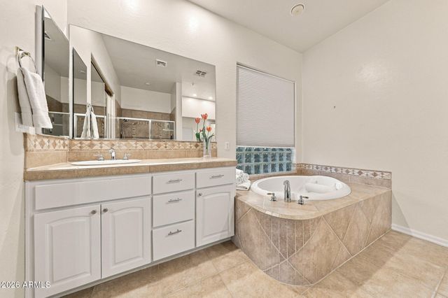11378 E CAVEDALE Drive E, Scottsdale, AZ 85262