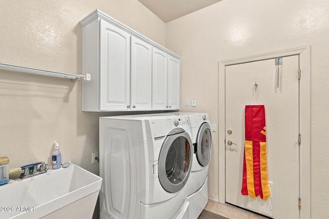 11378 E CAVEDALE Drive E, Scottsdale, AZ 85262