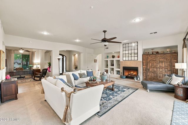 11378 E CAVEDALE Drive E, Scottsdale, AZ 85262