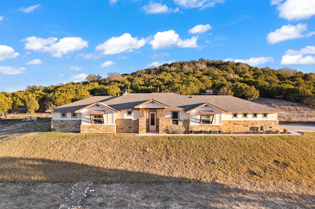 2807 Grimes Crossing RD, Copperas Cove, TX 76522