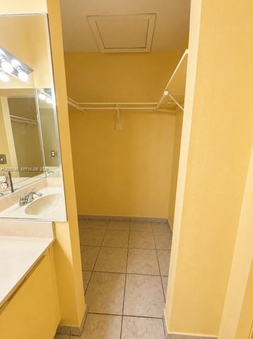 9013 SW 8th Ter, Miami, FL 33174