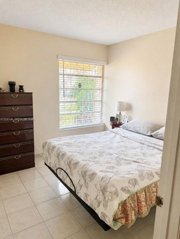9013 SW 8th Ter, Miami, FL 33174