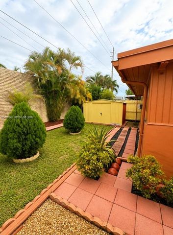 9013 SW 8th Ter, Miami, FL 33174