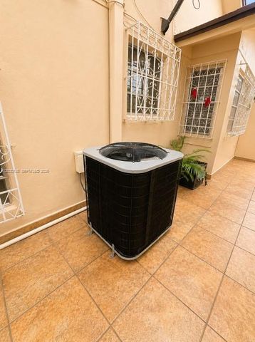 9013 SW 8th Ter, Miami, FL 33174