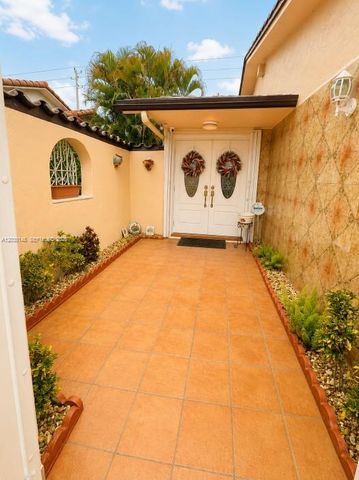 9013 SW 8th Ter, Miami, FL 33174