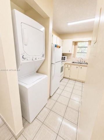 9013 SW 8th Ter, Miami, FL 33174