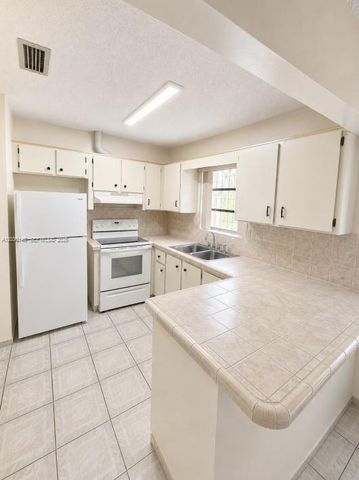 9013 SW 8th Ter, Miami, FL 33174