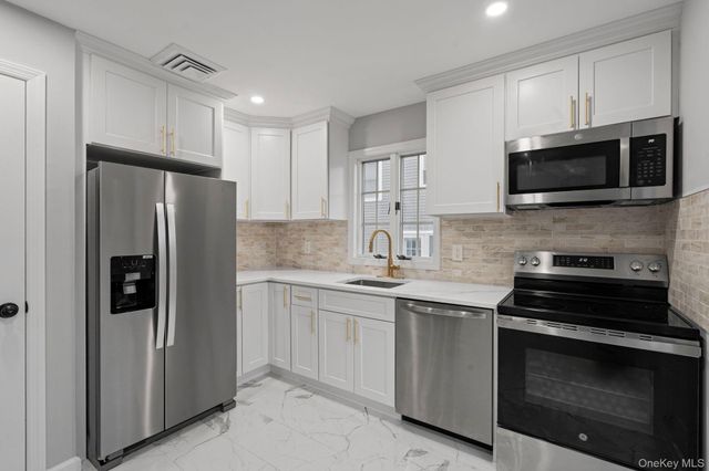 2386 Hampton Avenue, Seaford, NY 11783