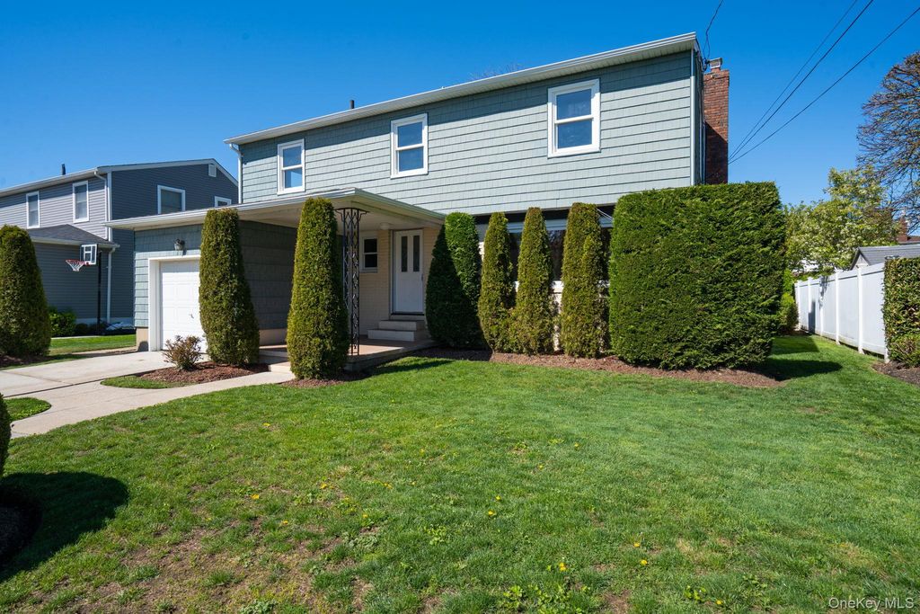 2386 Hampton Avenue, Seaford, NY 11783