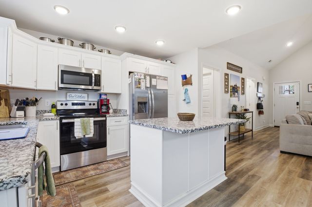 143 Coles Ferry Rd, Gallatin, TN 37066