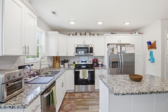 143 Coles Ferry Rd, Gallatin, TN 37066