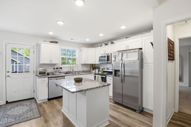 143 Coles Ferry Rd, Gallatin, TN 37066