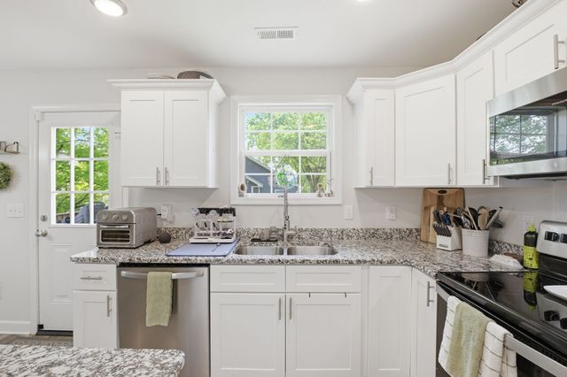 143 Coles Ferry Rd, Gallatin, TN 37066