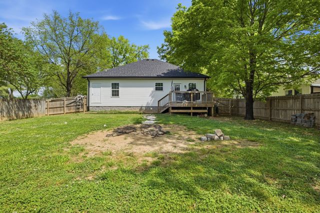 143 Coles Ferry Rd, Gallatin, TN 37066