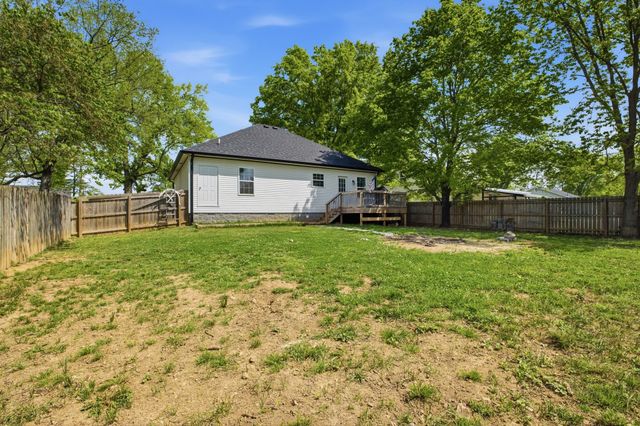 143 Coles Ferry Rd, Gallatin, TN 37066