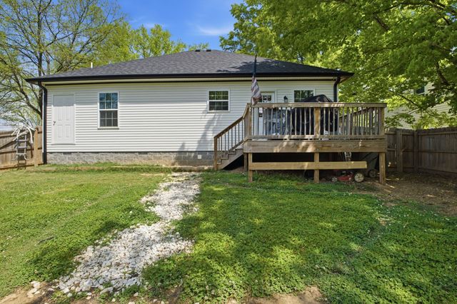 143 Coles Ferry Rd, Gallatin, TN 37066