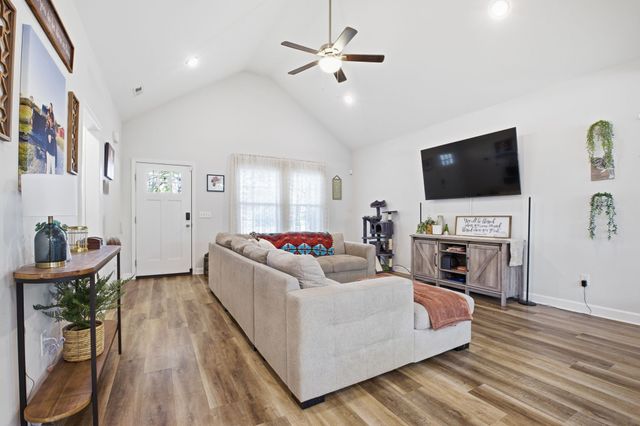 143 Coles Ferry Rd, Gallatin, TN 37066