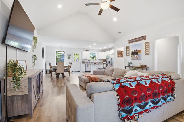 143 Coles Ferry Rd, Gallatin, TN 37066