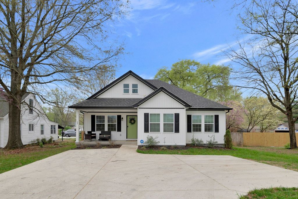 143 Coles Ferry Rd, Gallatin, TN 37066