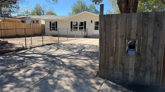 713 Santa Barbara Avenue, Pueblo, CO 81005