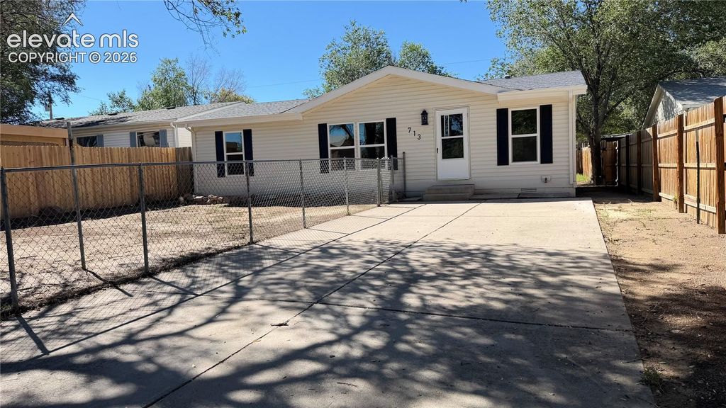 713 Santa Barbara Avenue, Pueblo, CO 81005 — photo 2