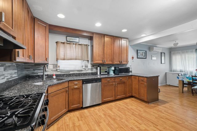 4148 Maple Avenue, Lyons, IL 60534