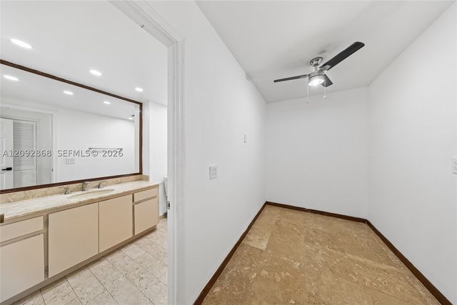 1800 NE 114th St 811, Miami, FL 33181