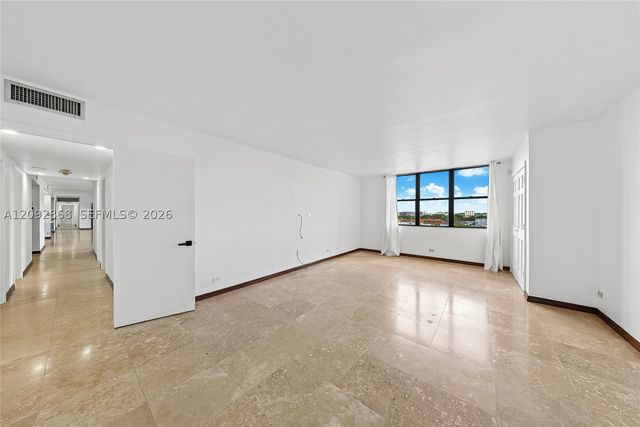 1800 NE 114th St 811, Miami, FL 33181