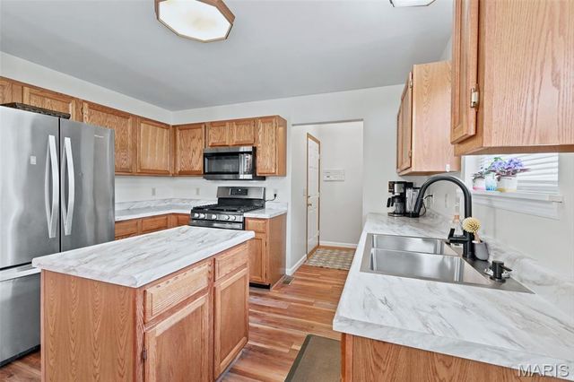 16337 Hampden Place, Florissant, MO 63034
