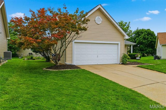 16337 Hampden Place, Florissant, MO 63034