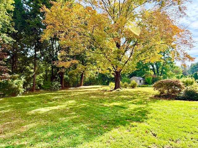 638 West Avon Road, Avon, CT 06001