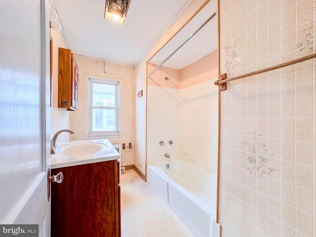 2203 FAIRVIEW AVE, Easton, PA 18042