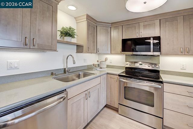 1941 Skycrest Dr 6, Walnut Creek, CA 94595