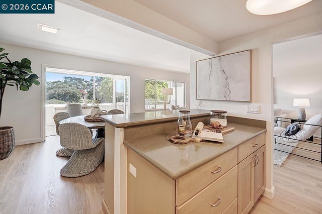 1941 Skycrest Dr 6, Walnut Creek, CA 94595