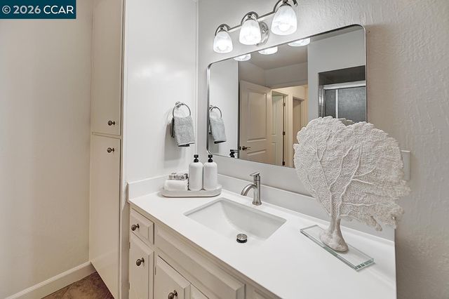 1941 Skycrest Dr 6, Walnut Creek, CA 94595